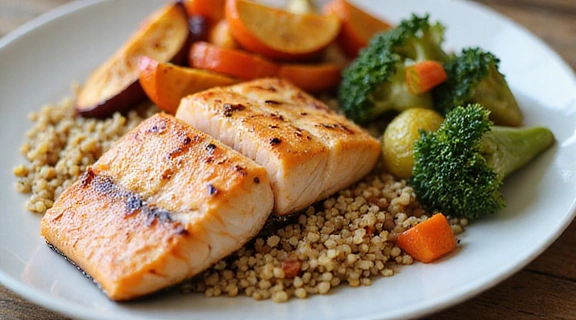 Εύγευστο, πολύχρωμο και υγιεινό γεύμα σε ένα πιάτο, με φρέσκα συστατικά.